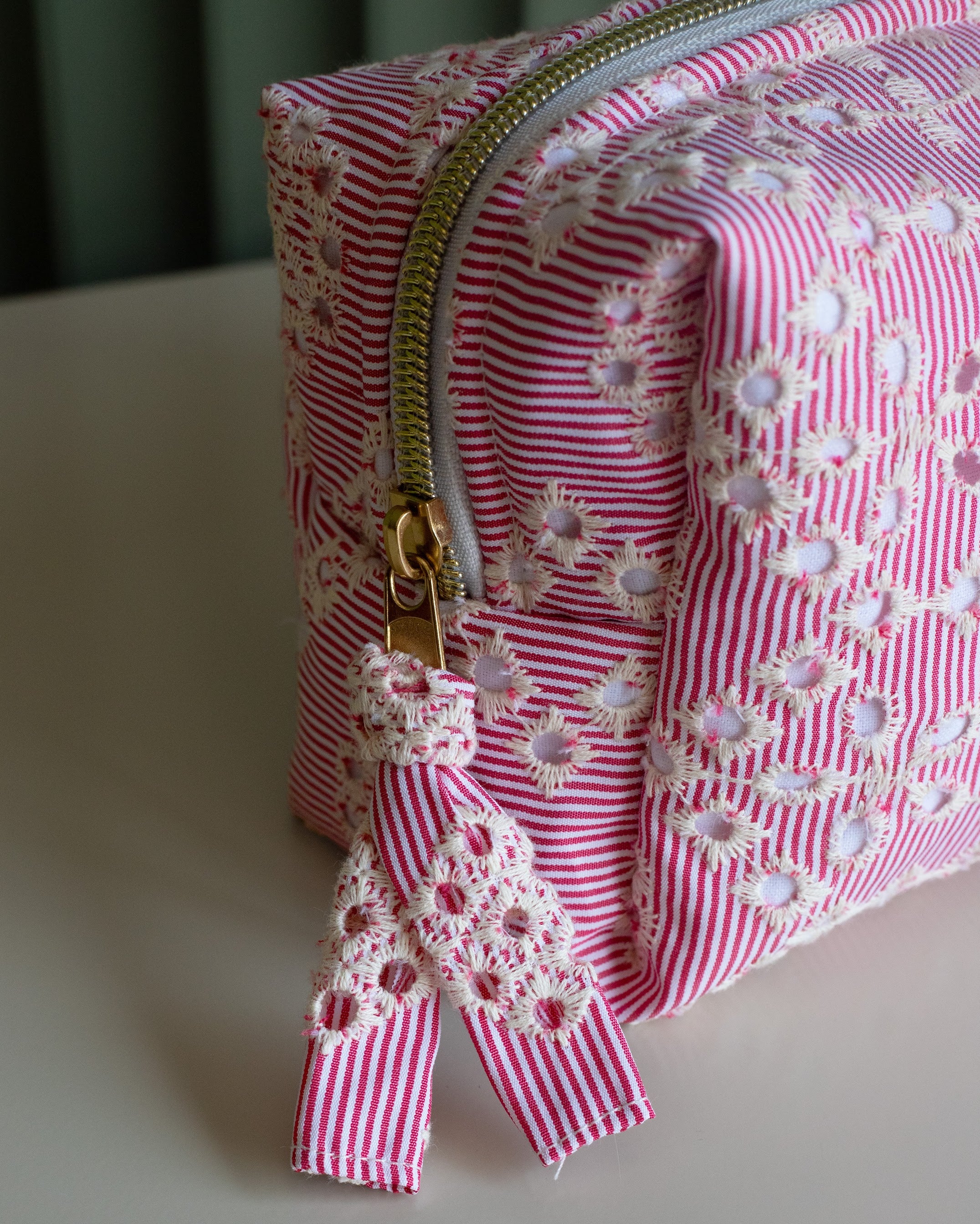 Pouch in Strawberry Frost (no box)
