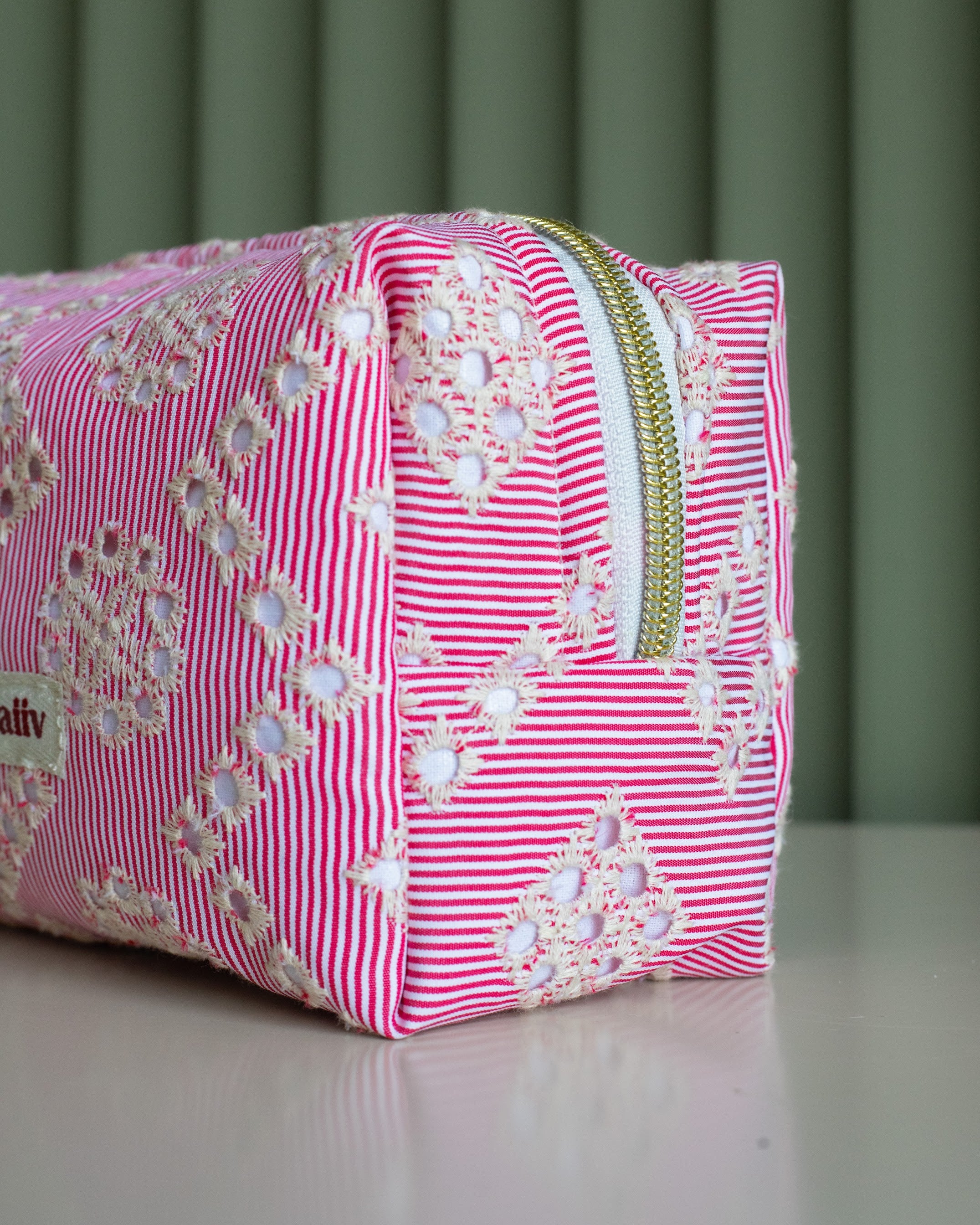 Pouch in Strawberry Frost