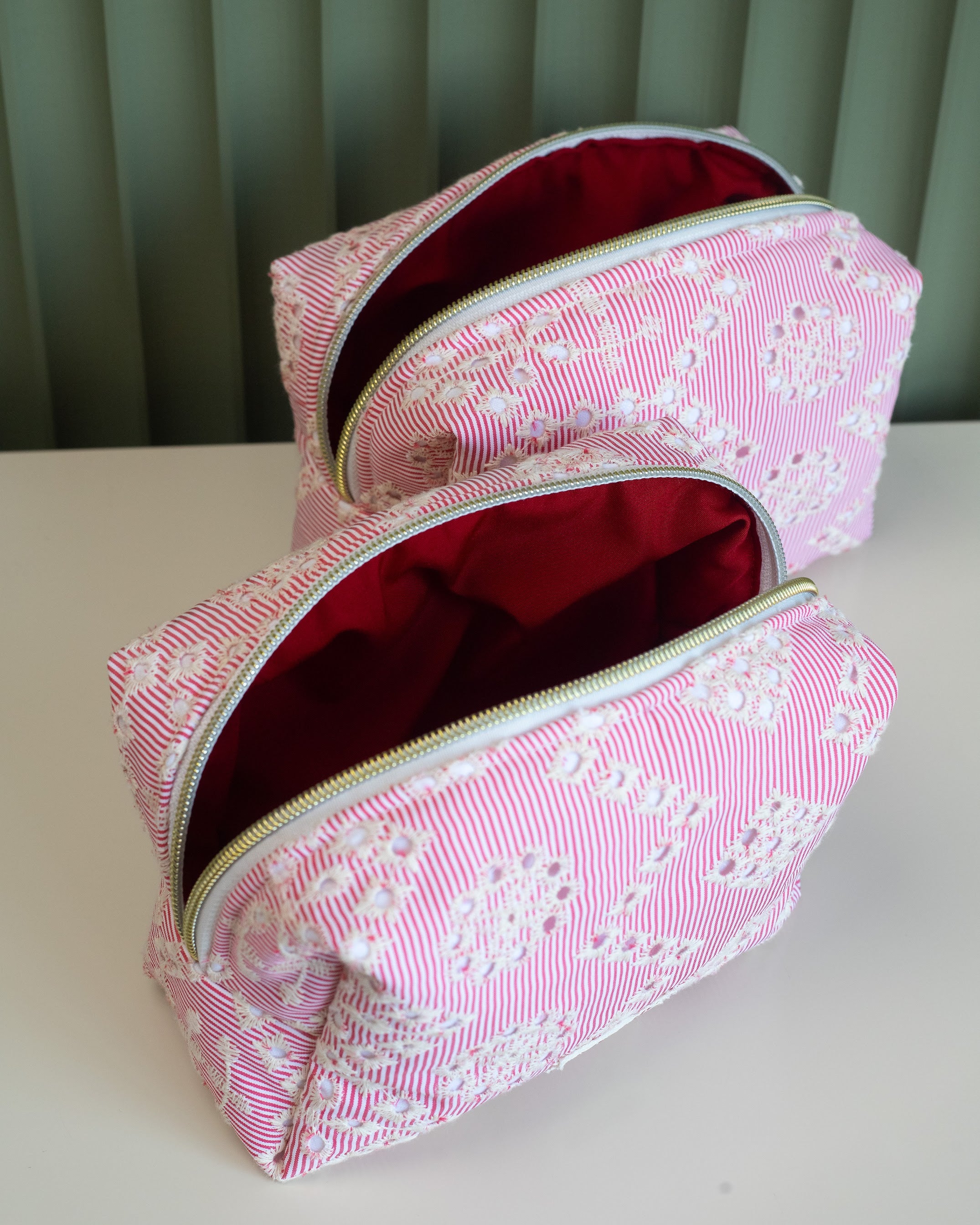 Pouch in Strawberry Frost